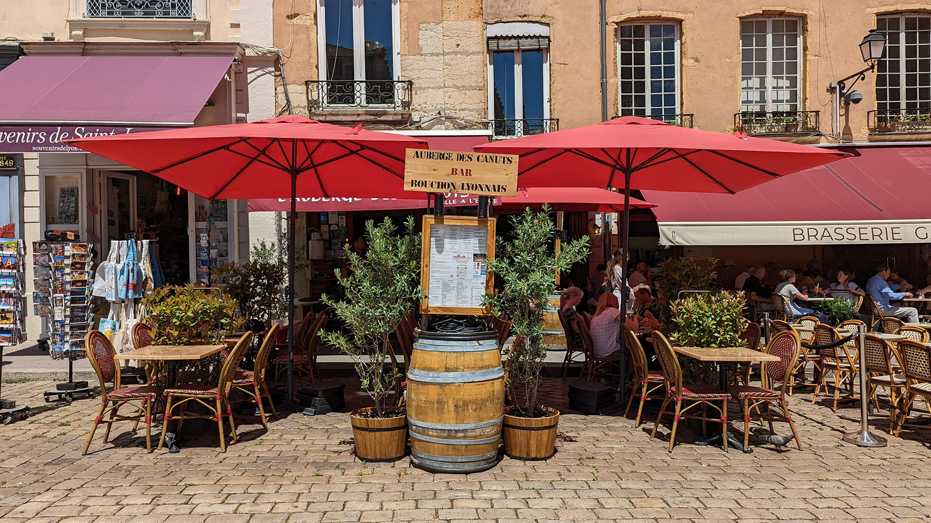 La terrasse du bouchon place Saint-Jean © L'Auberge des Canuts