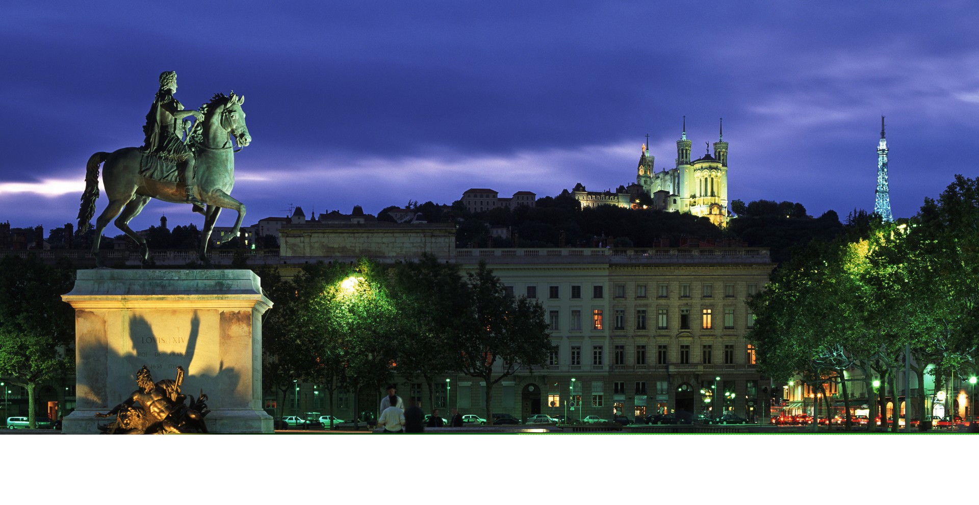 Bellecour et Fourvière, vue de nuit © Tristan Deschamps