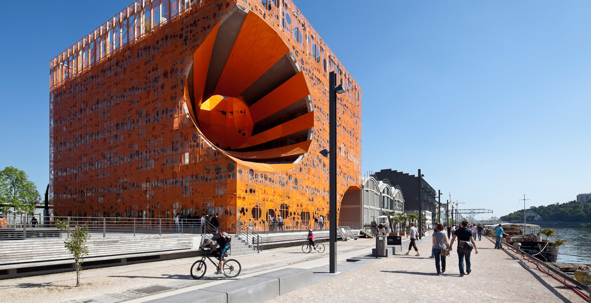 Le Cube Orange à la Confluence © Jacob & MacFarlane architectes - Photo Brice Robert