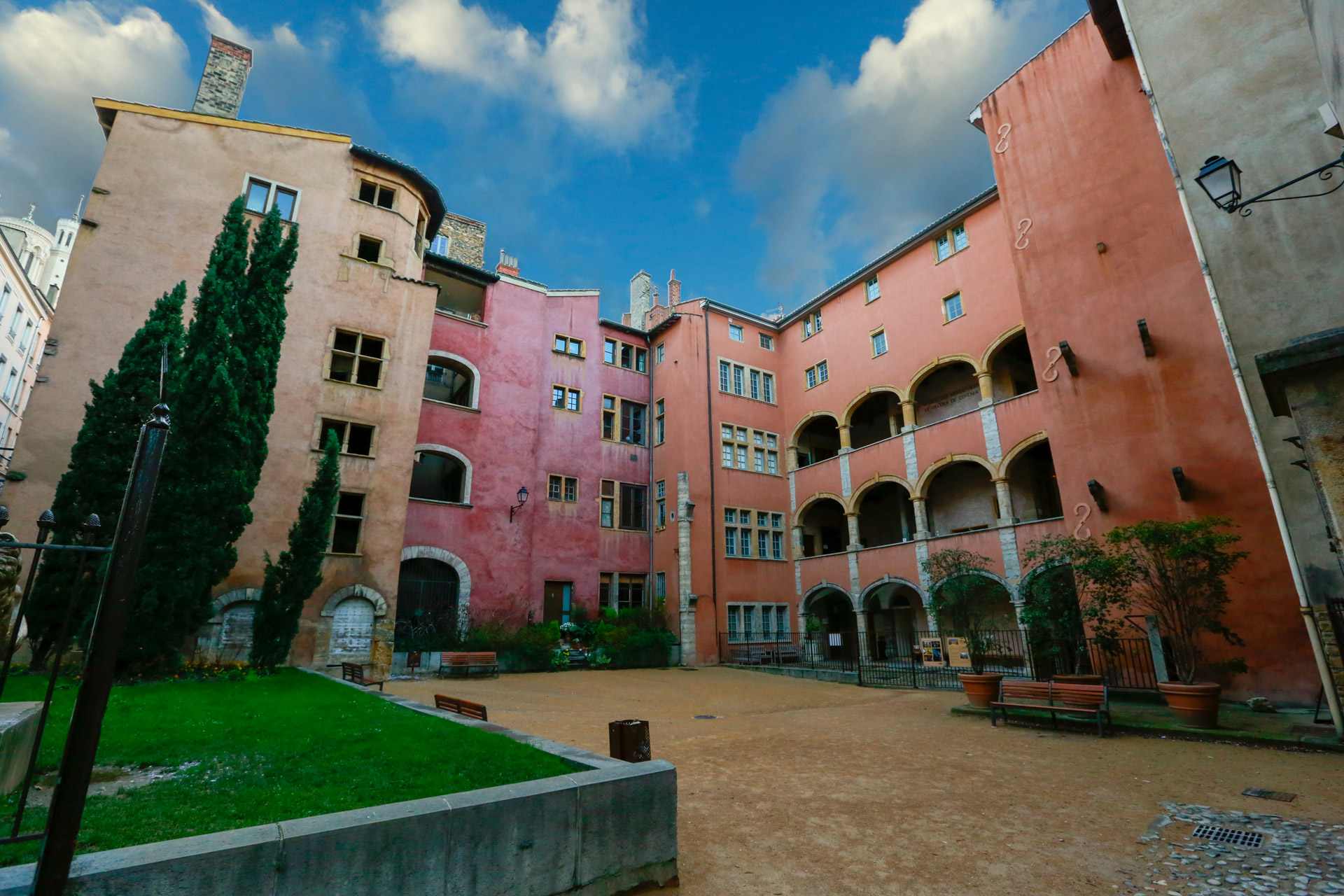Place de la Basoche ©  Romain Biard / Shutterstock
