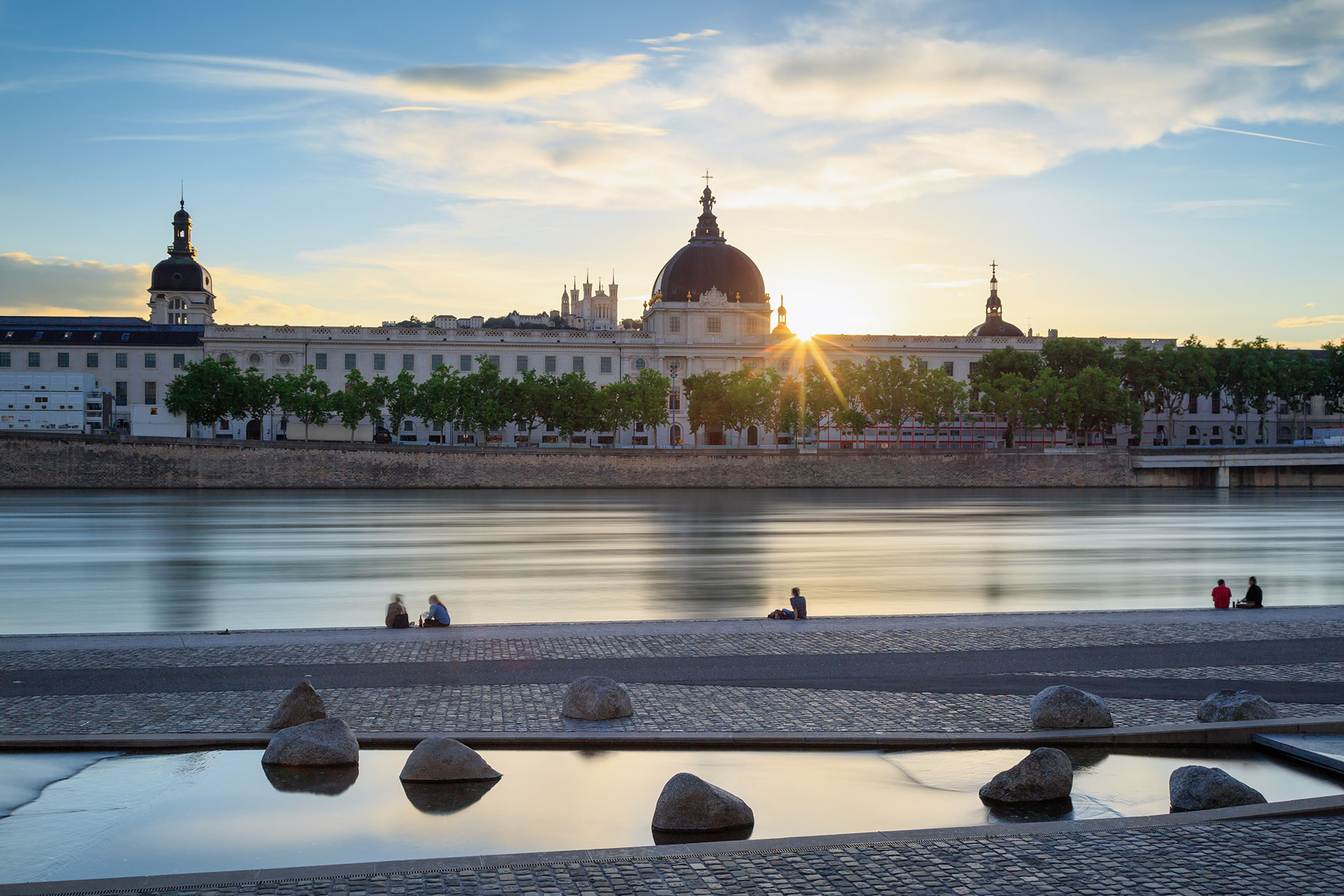 Vue sur le Grand Hôtel-Dieu depuis les Berges du Rhône © Sander Van Der Werf / Shutterstock 1108145765