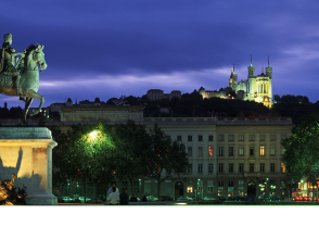 Bellecour et Fourvière, vue de nuit © Tristan Deschamps