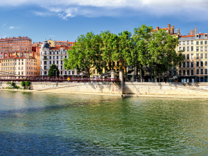 Les quais de Saône © Marco Sarracco / Shutterstock