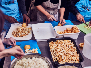 Préparation du repas des Petites Cantines © clairepayen