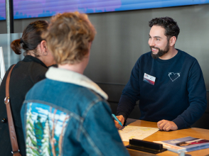 Un conseiller en séjour d'ONLYLYON Tpourisme et Congrès © Jérôme Poulalier