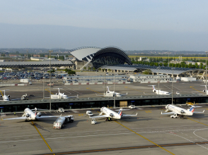 Aéroport de Lyon-Saint Exupéry © J. F. Marin