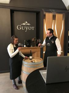 Blanche Savereux lors d'une dégustation à la Maison Guyot, quai Saint-Antoine, Lyon 2e
