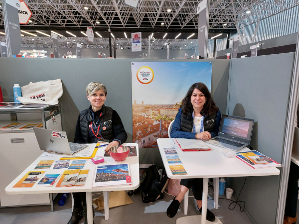 Salon Rendez-vous en France 2024 - Mathilde Carpentier et Eléonore Delenne © Promotion ONLYLYUON Tourisme & Congrès