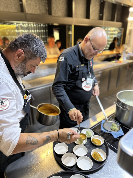 Olivier Canal, chef de La Meunière et Président du Label des Bouchons Lyonnais, et Joël Salzi, chef du Bouchon Lyonnais Les Fines Gueules. © Mélina Subileau