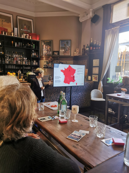 Mathilde Carpentier présente Lyon lors du Déjeuner professionnel à Montréal, le 8 novembre 2022