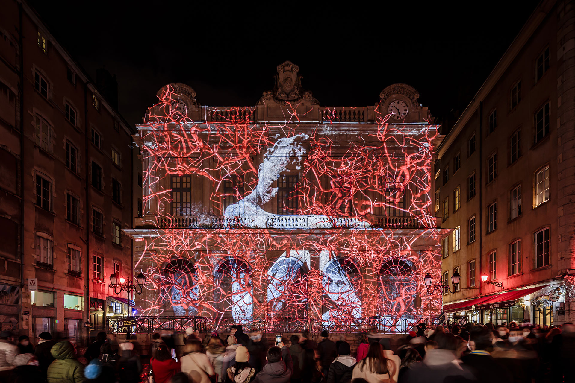 Fête des Lumières 2021 "Do humans need humans", Place du Change © Brice ROBERT