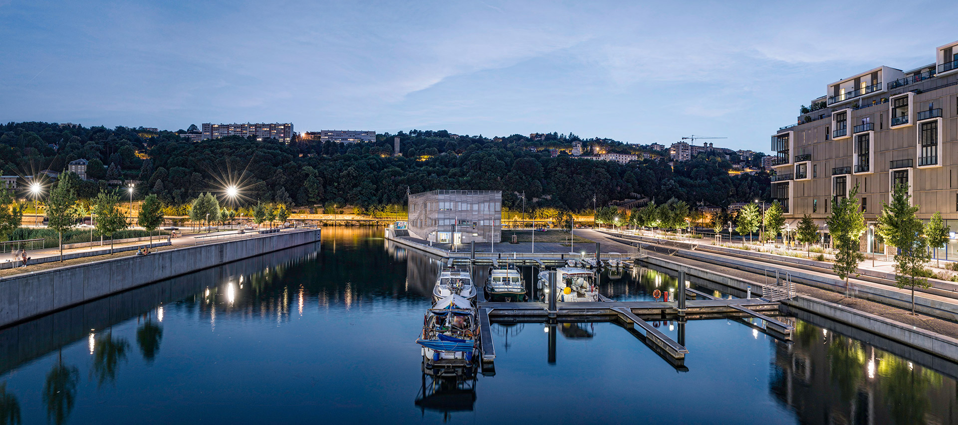 Confluence - la Halte nautique vue de la passerelle © Tarzshoot