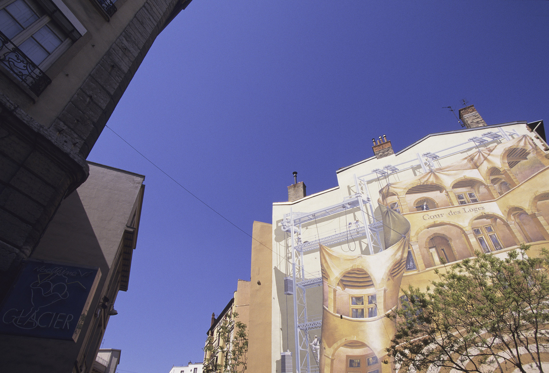 Mur de la Cour des Loges © KPG Payless / Shutterstock 210728646