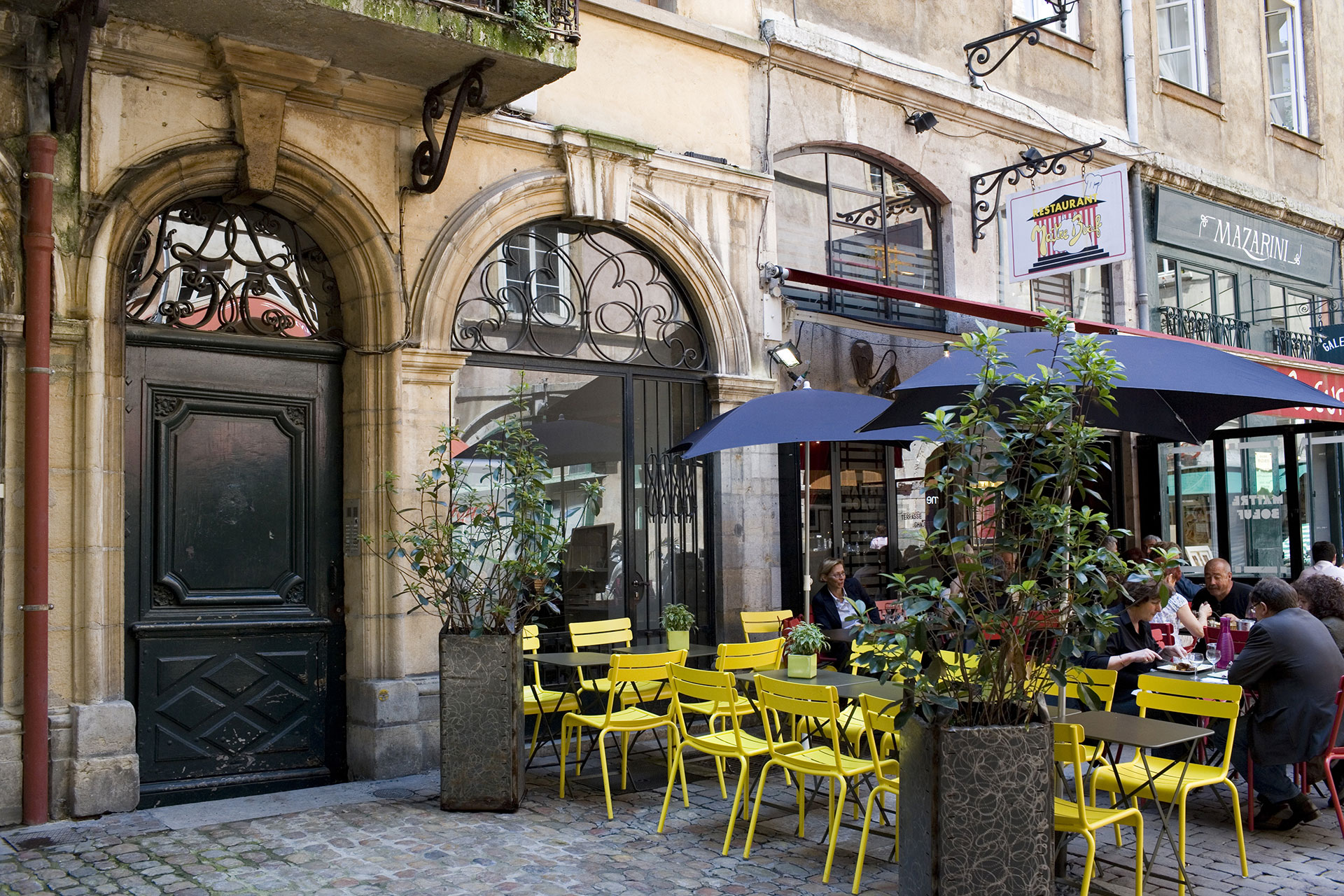 Terrasse dans le Vieux-Lyon © Tristan Deschamps
