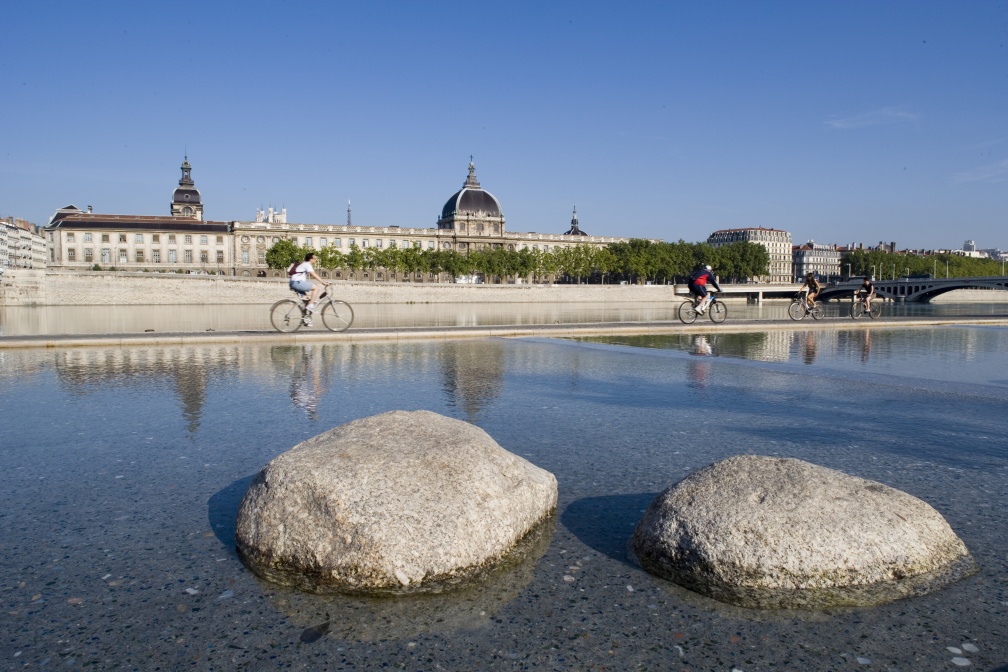 Hôtel-Dieu depuis les berges du Rhône - Tristan Deschamps