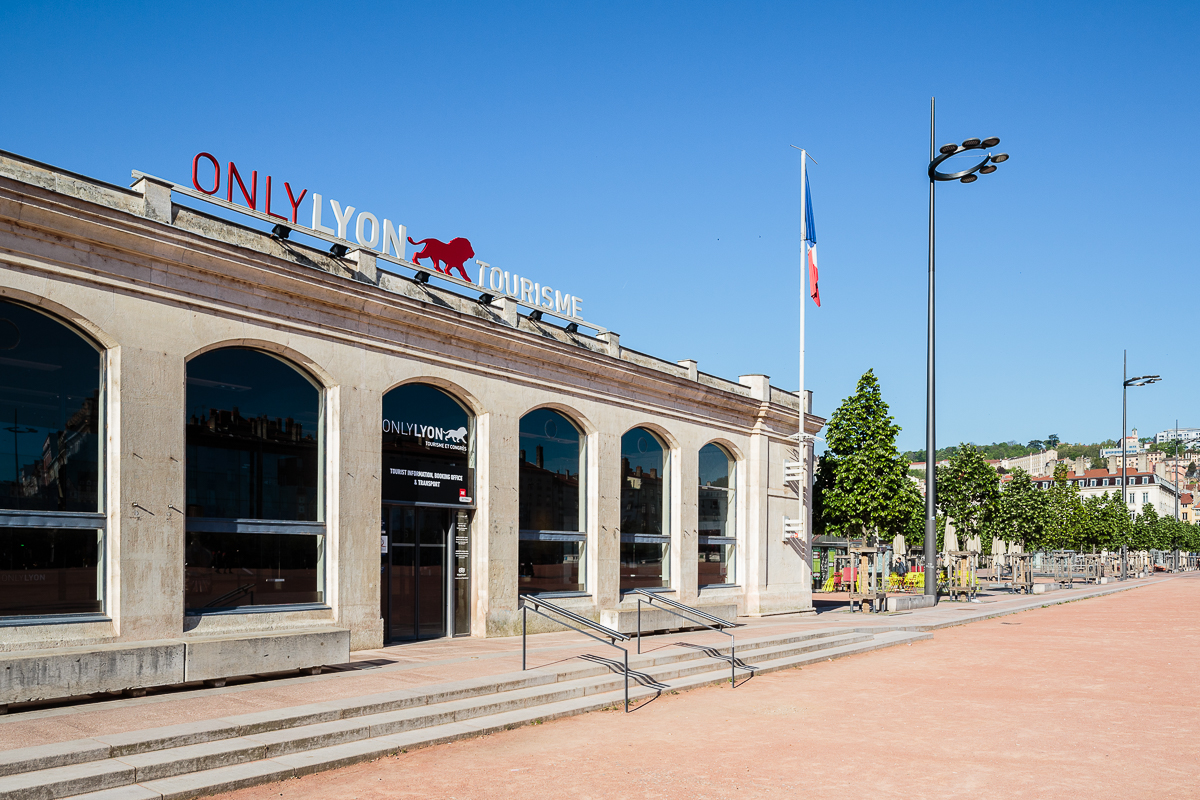 Pavillon ONLYLYON, Place Bellecour © www.b-rob.com