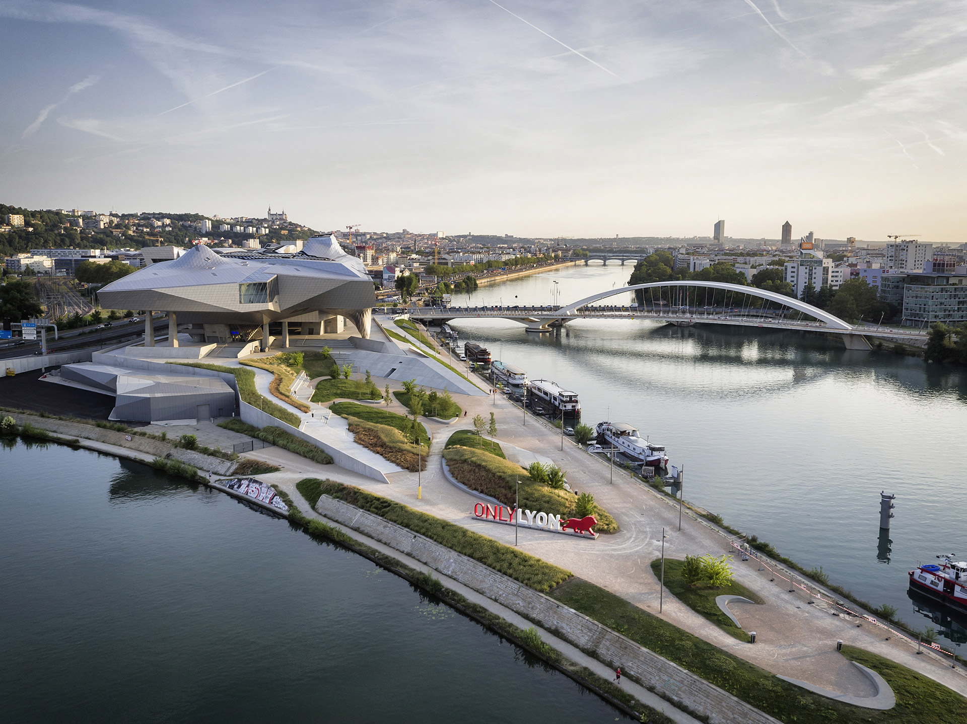 Le Musée des Confluences et la pointe de la confluence © Maxime Brochier