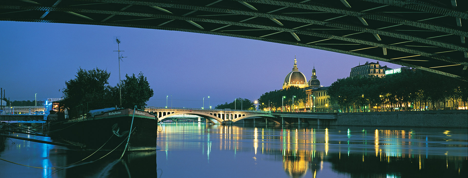 Le Rhône et le Grand Hôtel-Dieu © Tristan Deschamps