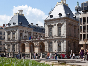 l'Hôtel de Ville de Lyon, côté place de la Comédie © Brice ROBERT Photographe