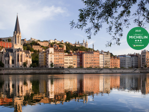 2021 le guide vert Michelin *** Photo : Les quais de Saône © Tristan Deschamps