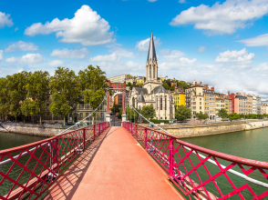 Passerelle St-Georges © S. F. / Shutterstock 728316733