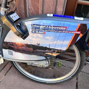 200 vélos en libre-service de Francfort ont été pelliculé pour promouvoir la destination de Lyon.